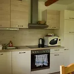 Vikendica Koca V Lozah